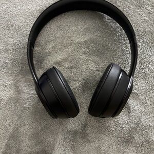 Black Wireless Over-Ear Headphones - Comfortable Sound